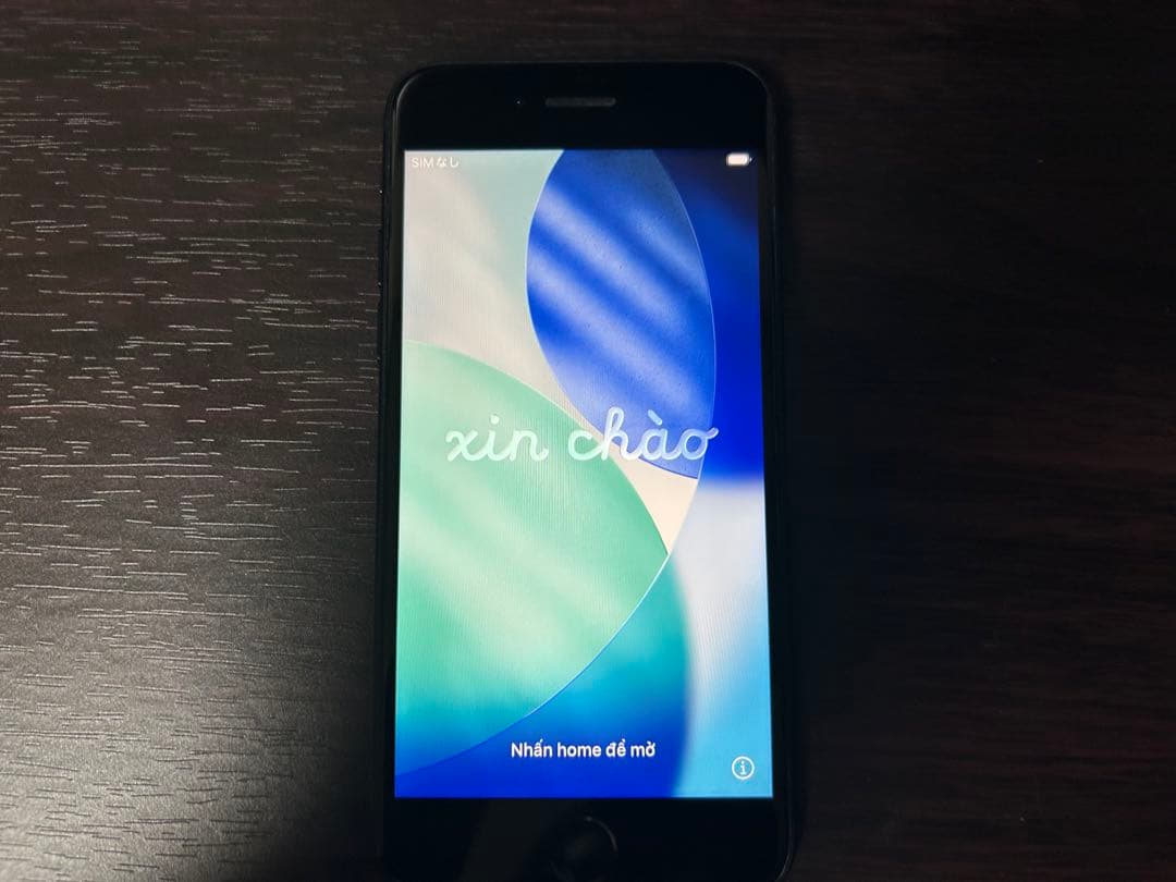 iphone se 2世代　64GB