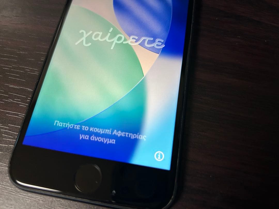 iphone se 2世代　64GB