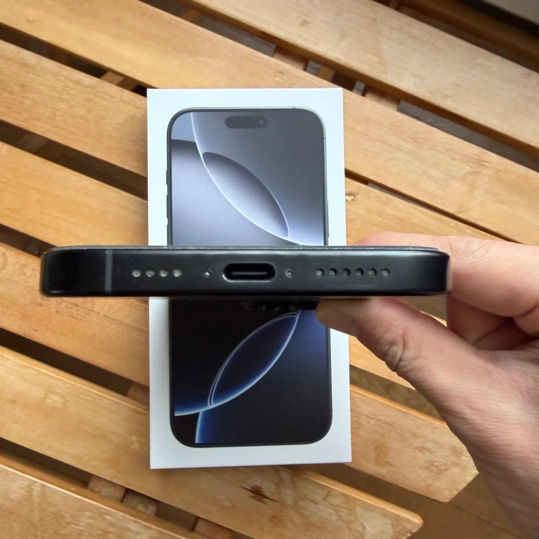 ［美品］iPhone 16Pro Max 256G SIMフリーモデル