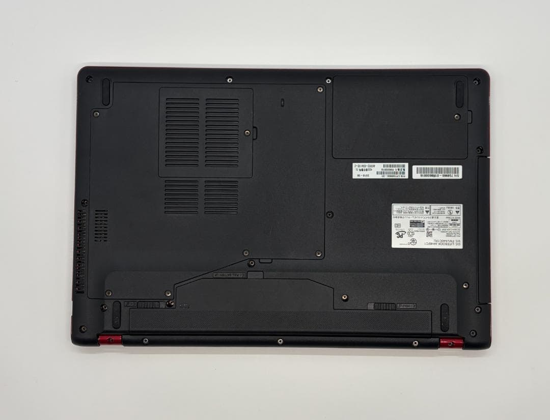 富士通 A40、15インチ、8GB、100GB HDD、DVD、E2-9000