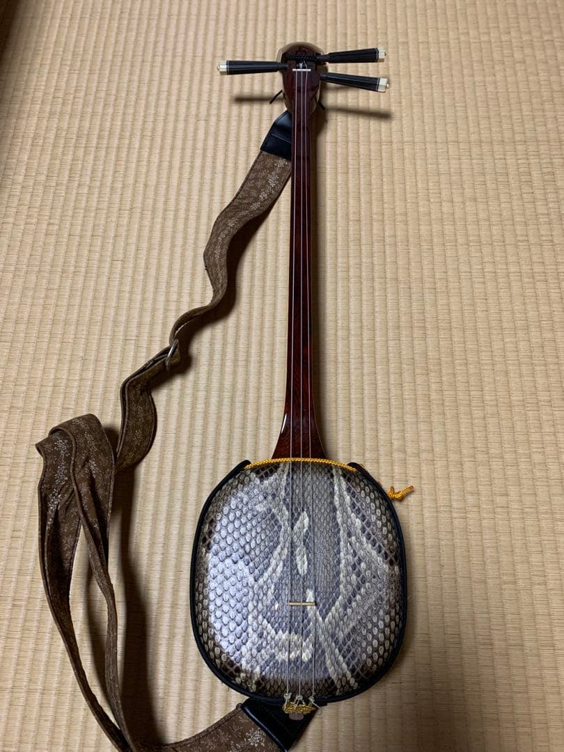 高級琉球三味線　三線 ヘビ皮製 ケース付き