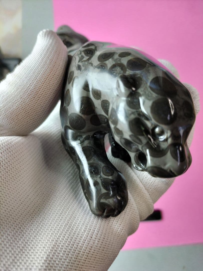 天然石 津軽錦石の ヒョウ の置物です。約160㍉！