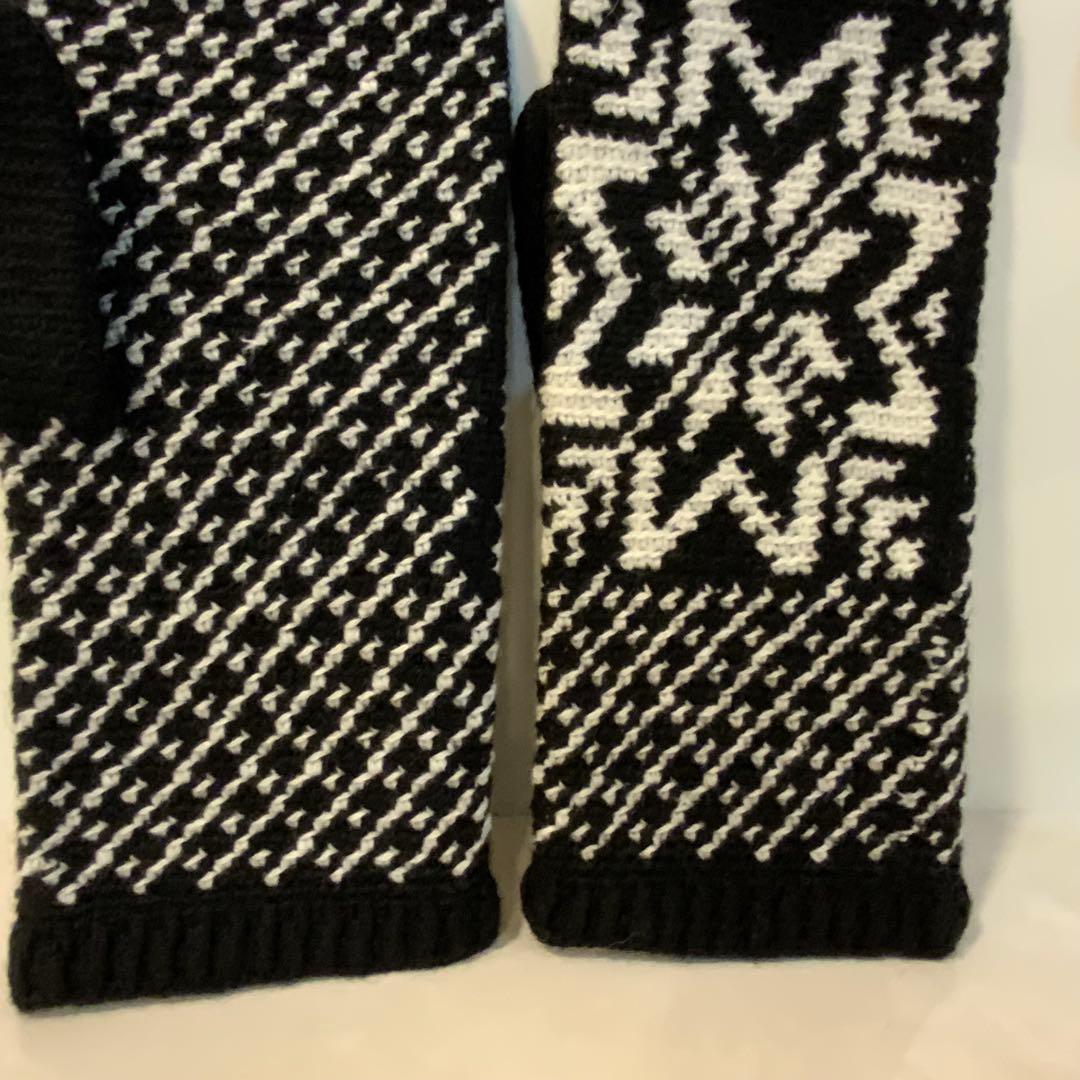 カシミヤ100%手編みミトン 雪の結晶模様