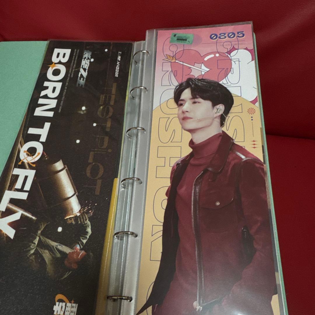 王一博手幅50枚収納冊付き