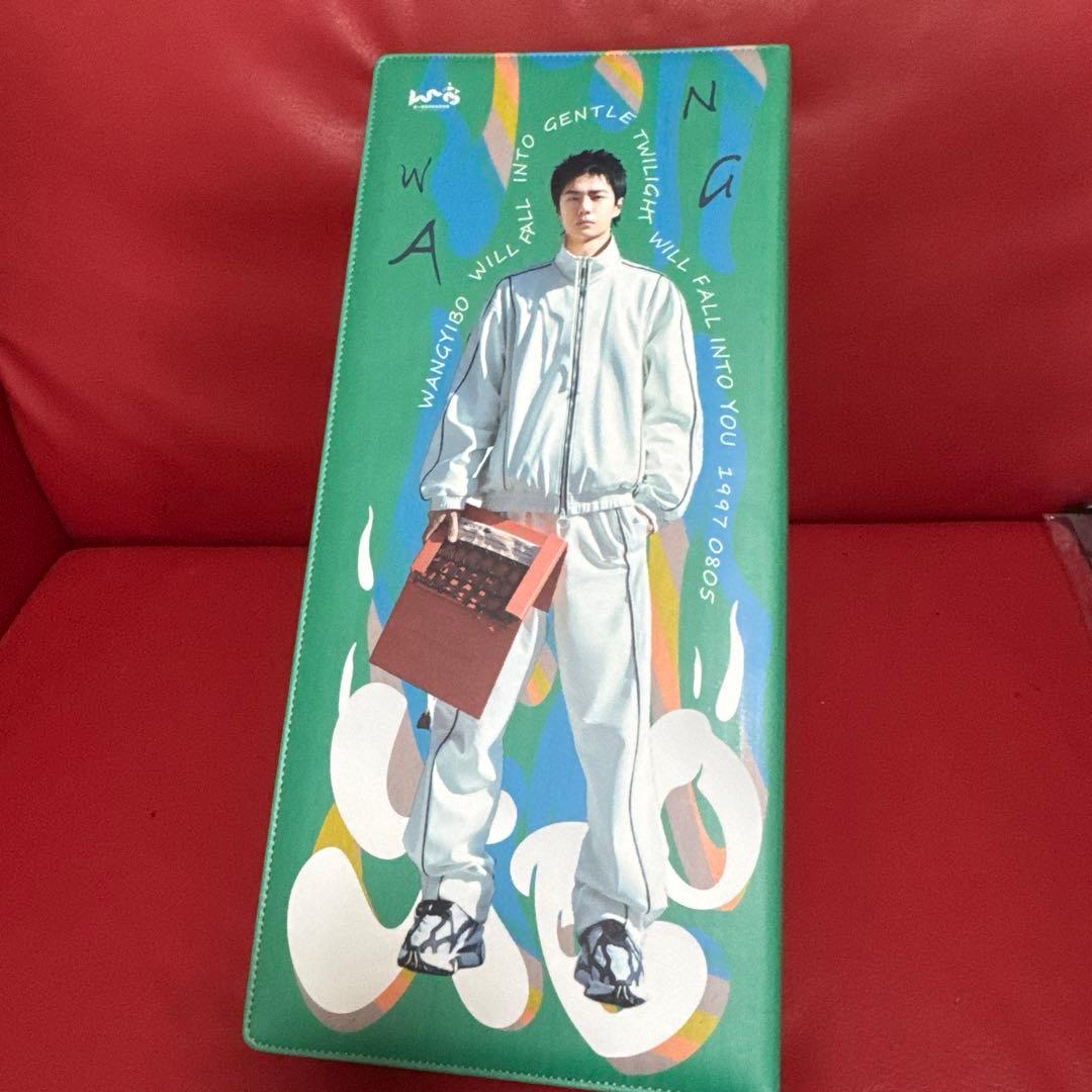 王一博手幅50枚収納冊付き