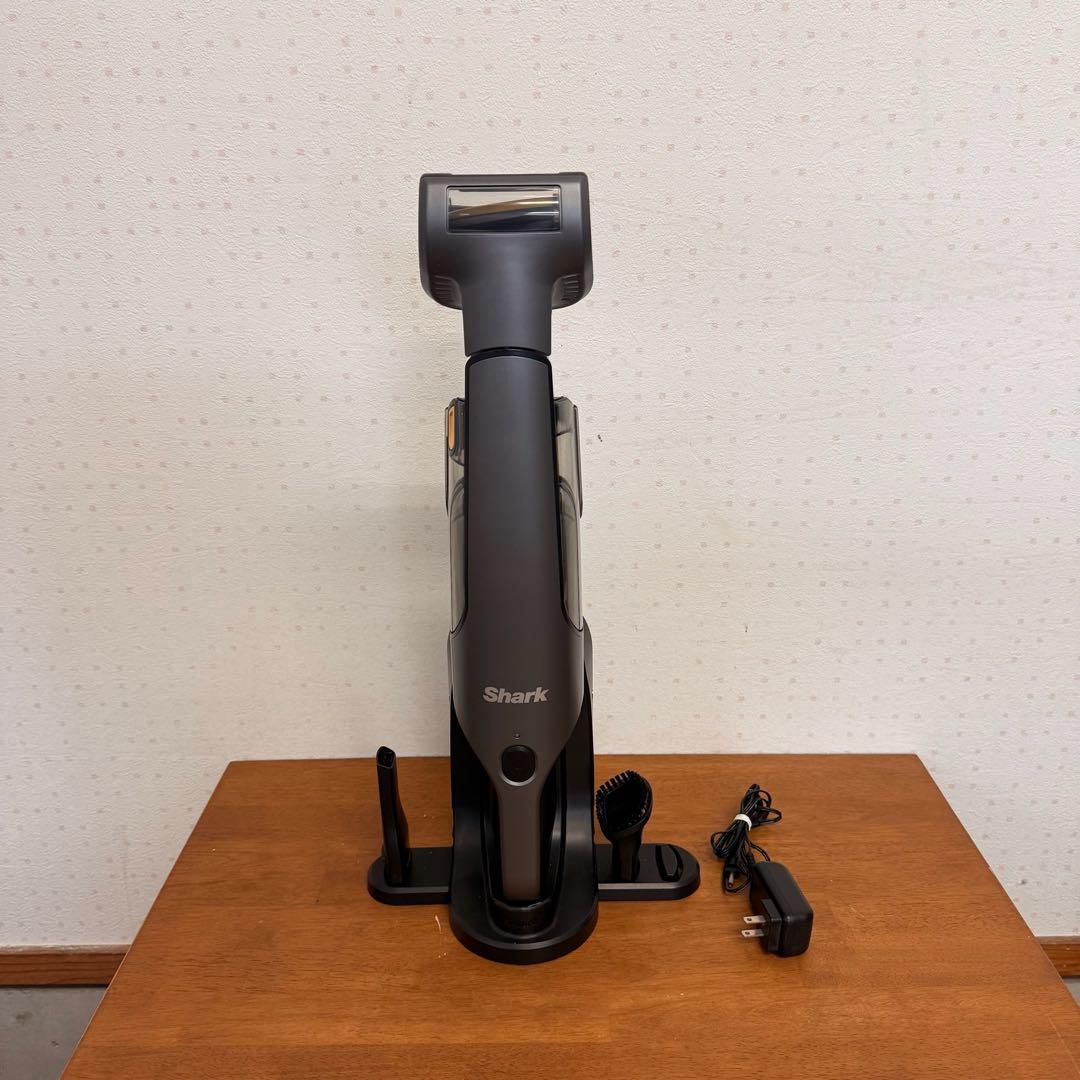 ● 美品 Shark シャーク ハンディークリーナー CH951J