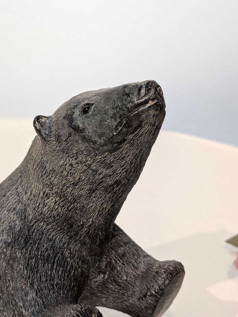 熊　ソープストーン　ガラス目　カナダ　イヌイット　しろくま　クマ　北極熊