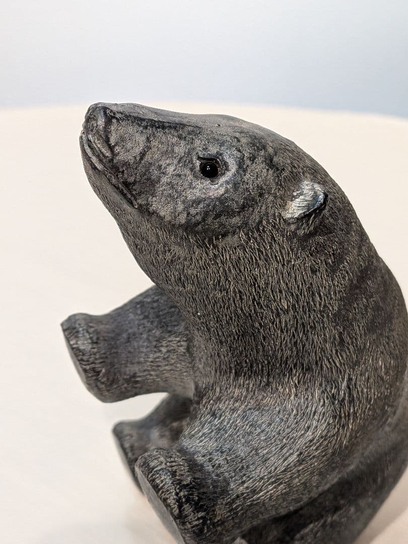 熊　ソープストーン　ガラス目　カナダ　イヌイット　しろくま　クマ　北極熊