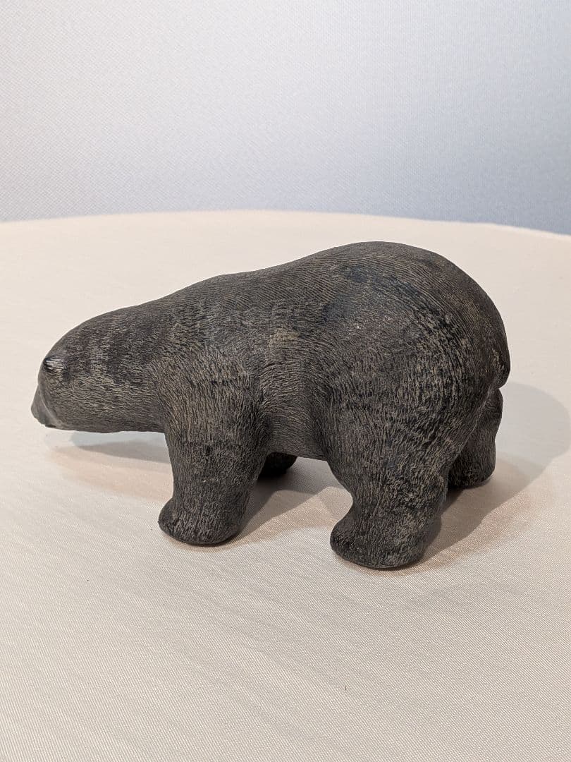 熊　ソープストーン　ガラス目　カナダ　イヌイット　しろくま　クマ　北極熊