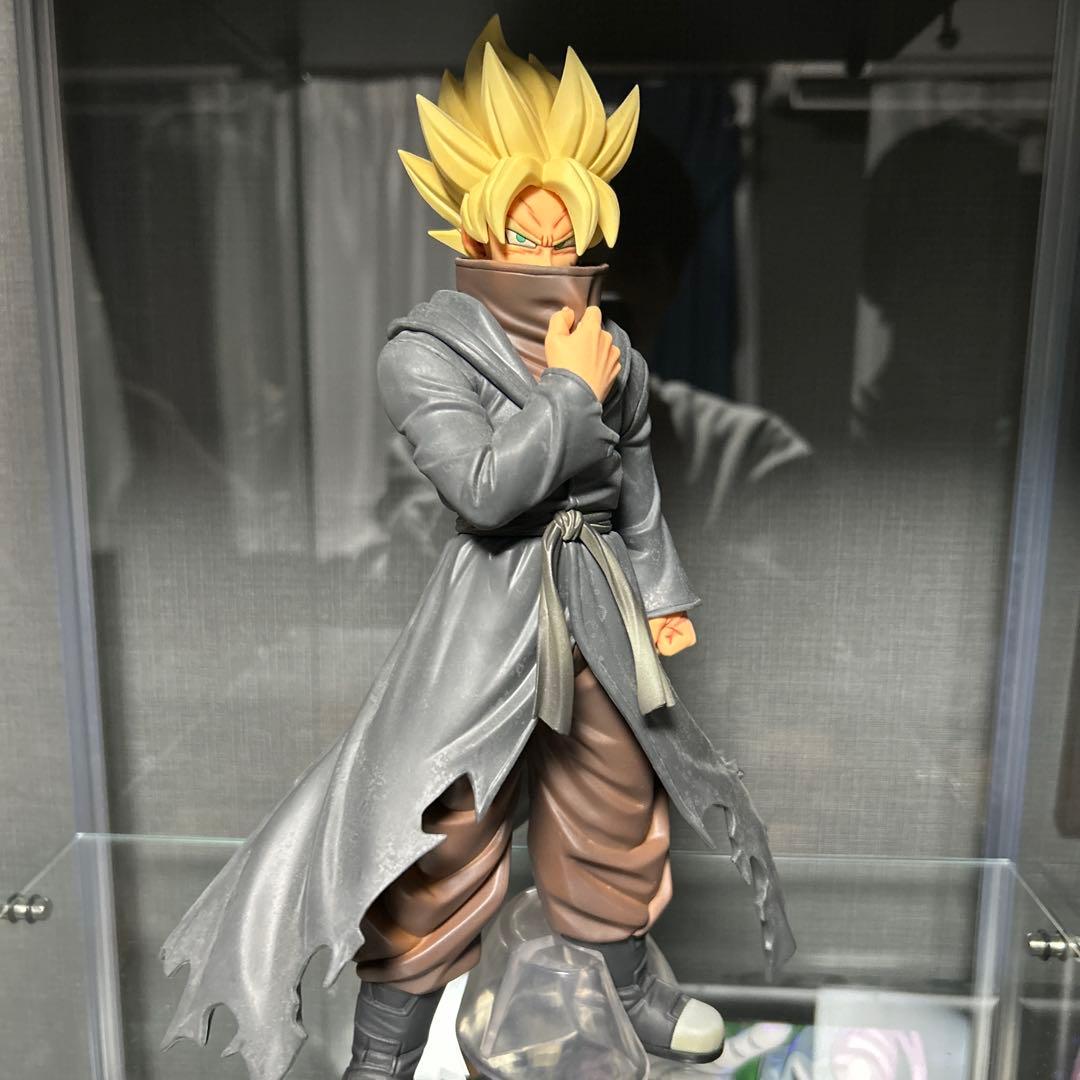 ドラゴンボールフィギュア 紅き仮面のサイヤ人 黒衣の戦士 箱無し