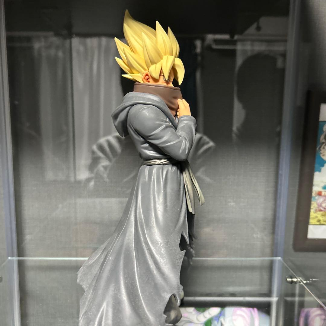 ドラゴンボールフィギュア 紅き仮面のサイヤ人 黒衣の戦士 箱無し