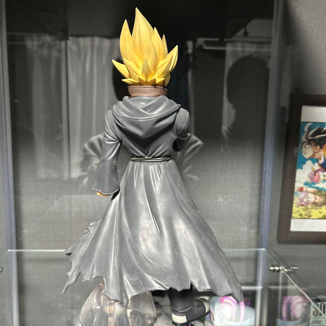 ドラゴンボールフィギュア 紅き仮面のサイヤ人 黒衣の戦士 箱無し