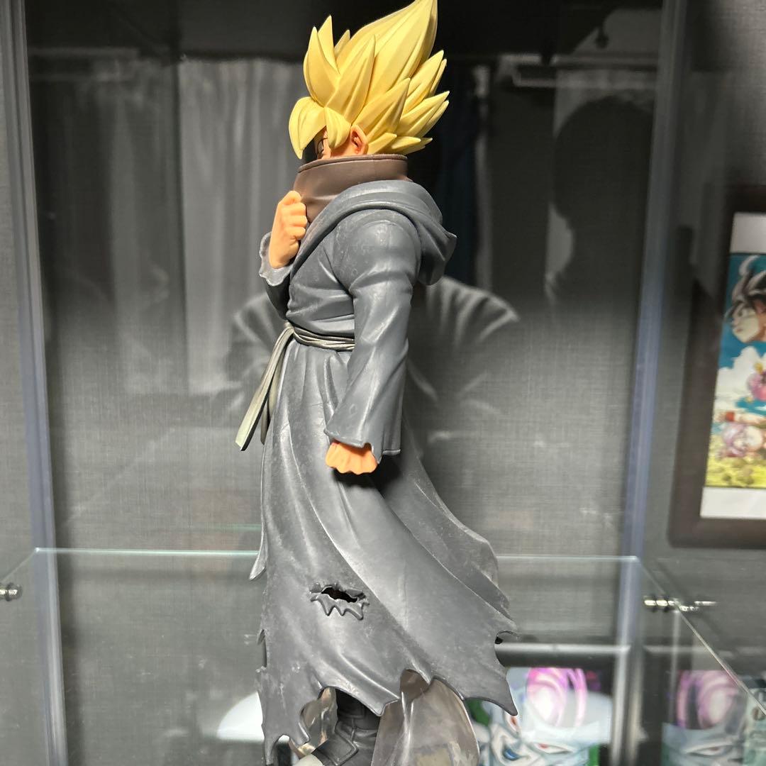 ドラゴンボールフィギュア 紅き仮面のサイヤ人 黒衣の戦士 箱無し
