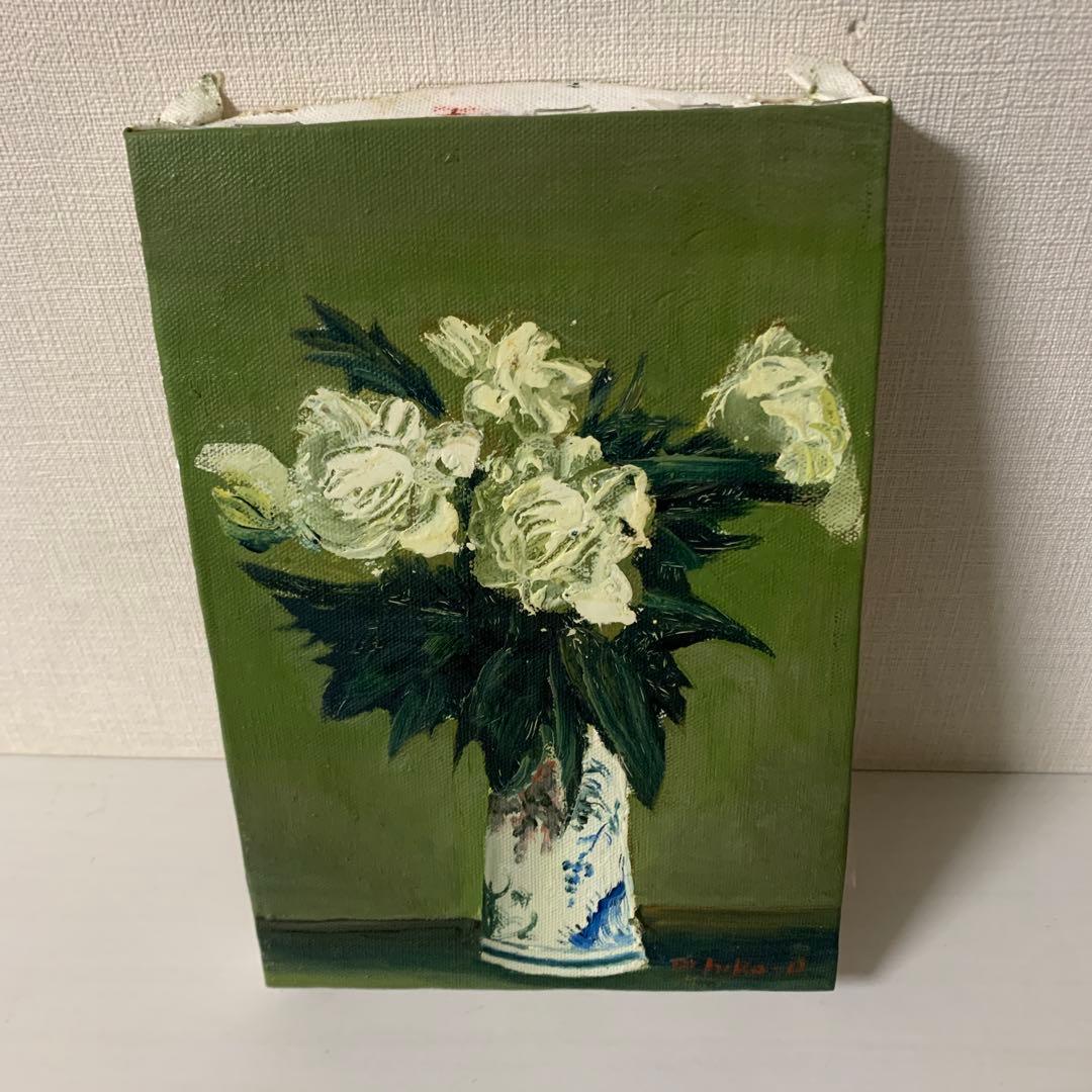 花瓶に生けられた白い花