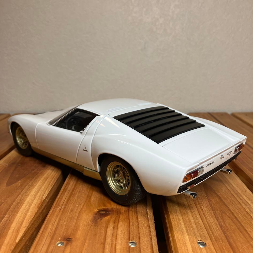 オートアート1/18 ランボルギーニ ミウラSV ホワイト/ゴールド