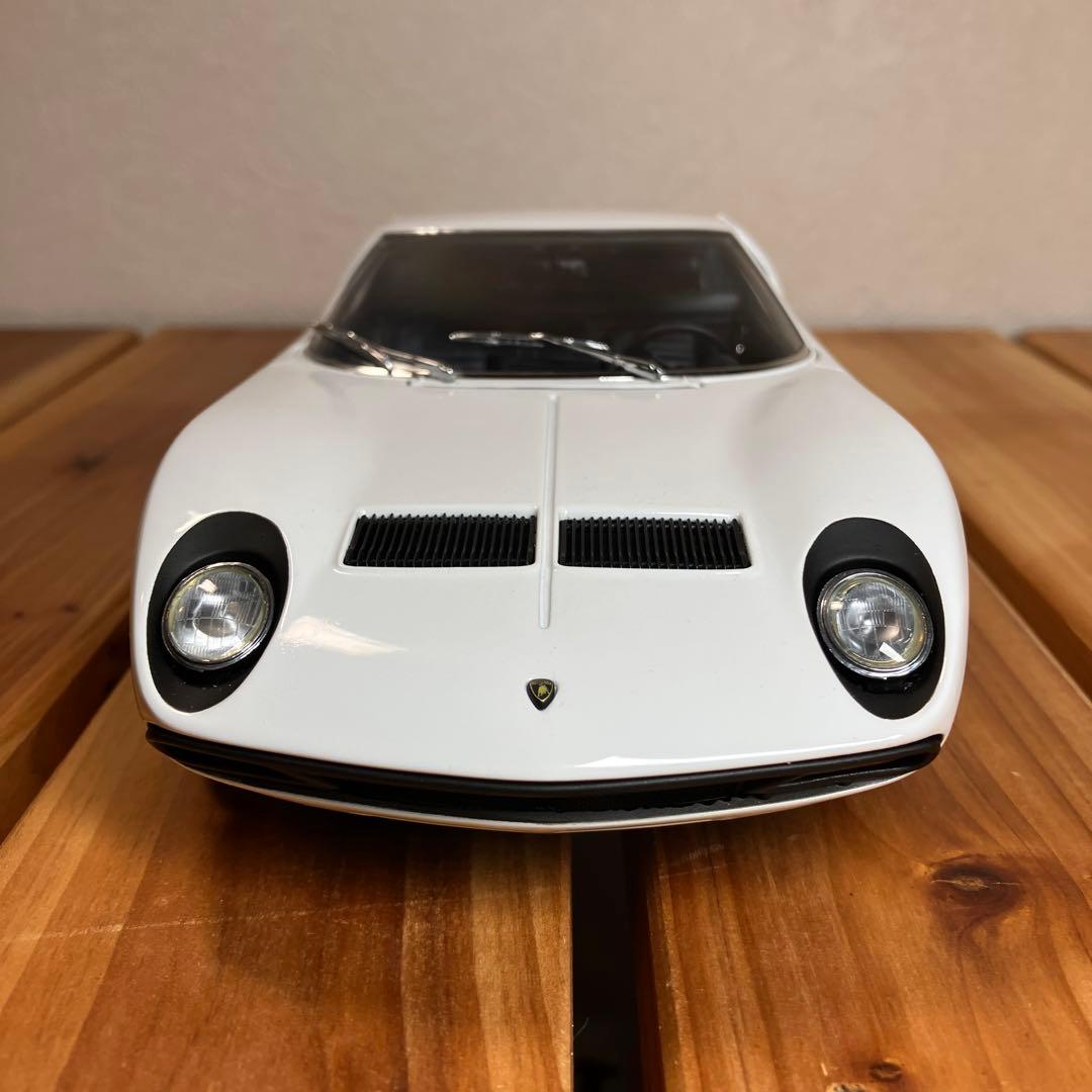 オートアート1/18 ランボルギーニ ミウラSV ホワイト/ゴールド