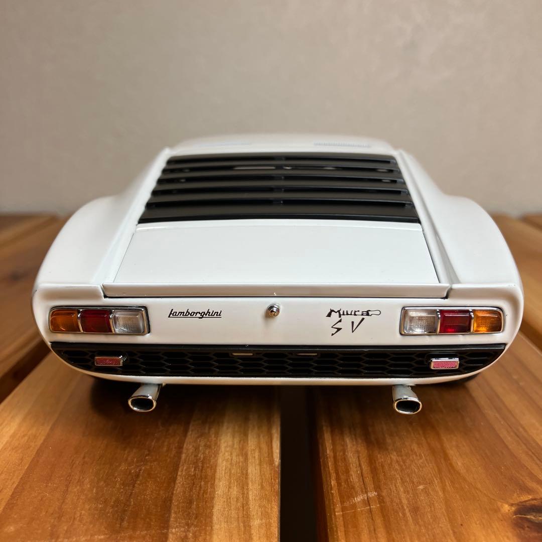 オートアート1/18 ランボルギーニ ミウラSV ホワイト/ゴールド