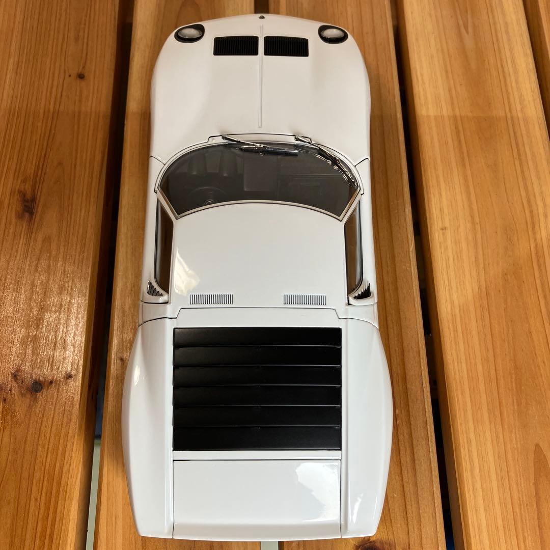 オートアート1/18 ランボルギーニ ミウラSV ホワイト/ゴールド