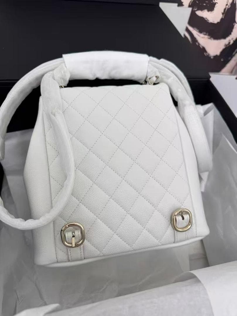 新品・ノベルティ ☆ 非売品 ホワイト キルティングバックパック