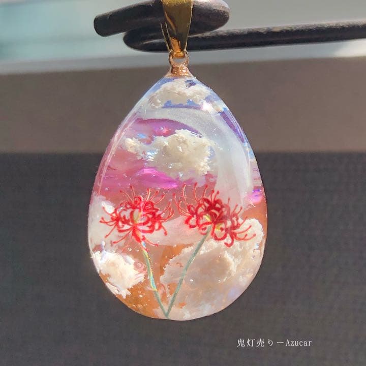 夕焼け空に咲き誇る彼岸花の雲レジンオルゴナイト蓄光ネックレス