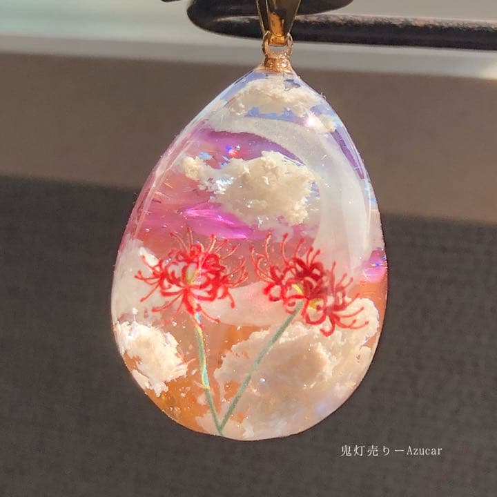 夕焼け空に咲き誇る彼岸花の雲レジンオルゴナイト蓄光ネックレス