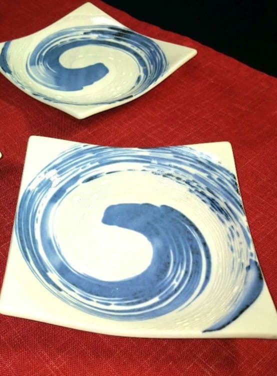 ♣オリジナルＷ・２種類♠一峰桜中皿♠嵐窯・渦巻青刷毛四角白ウェーブ平皿♦４セット