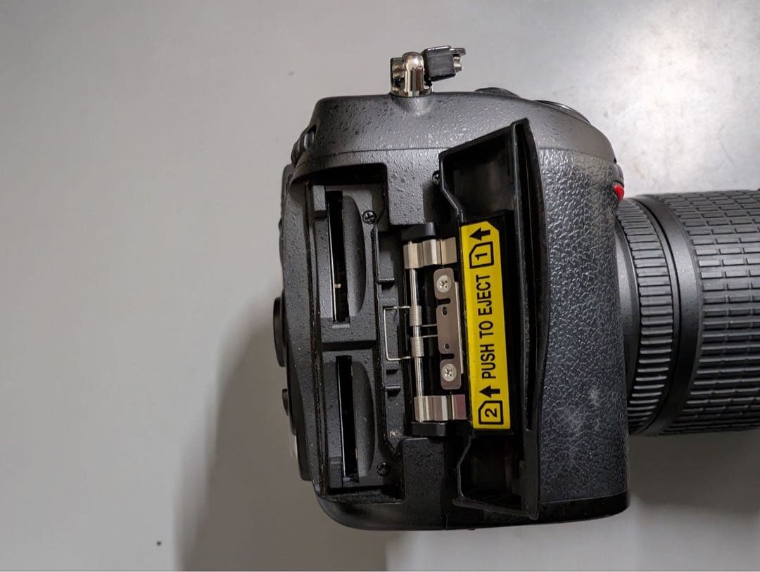 NikonD7000 +18-105mmレンズ + 純正グリップ価格交渉可能です