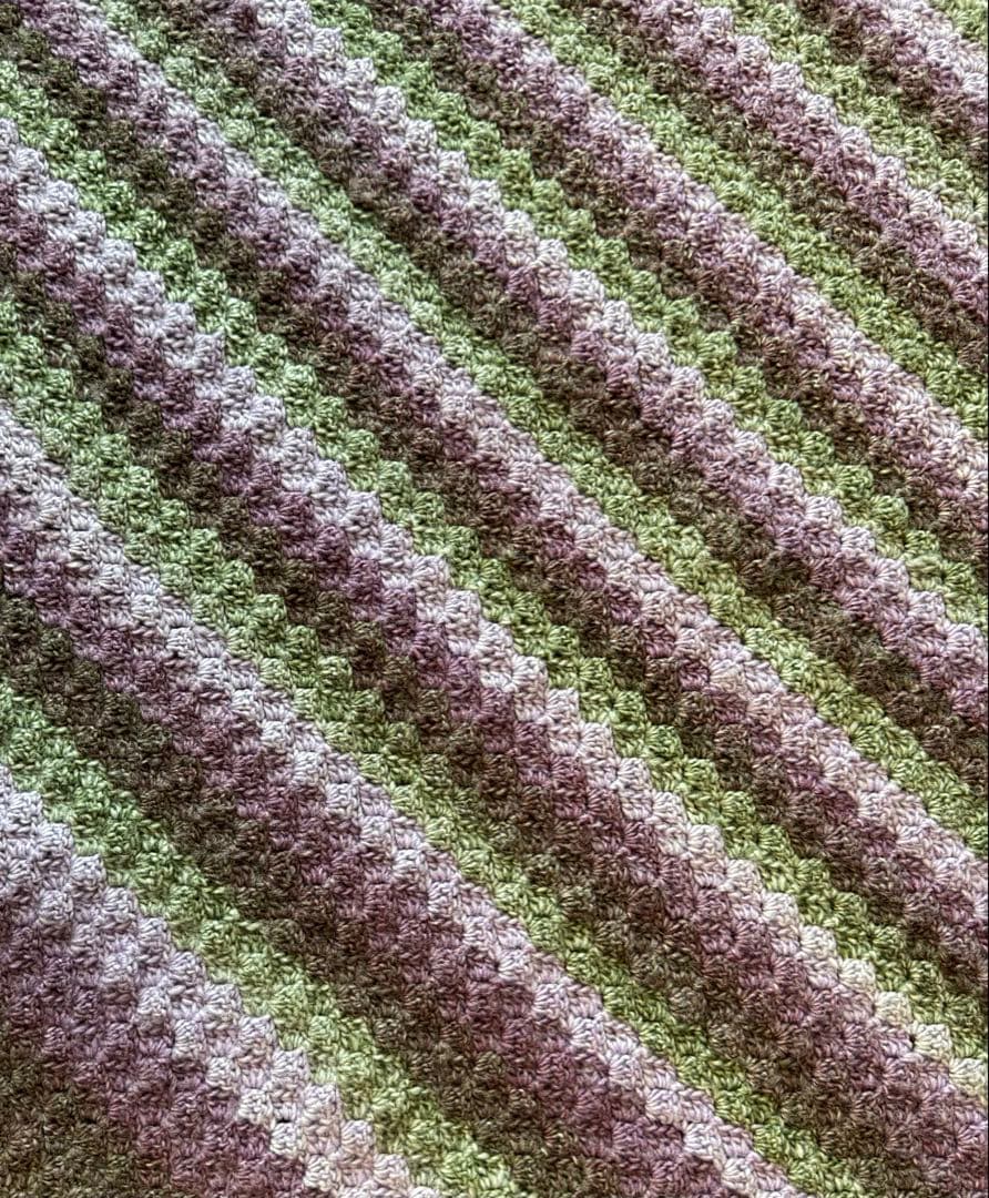 手編みストライプ模様ブランケット