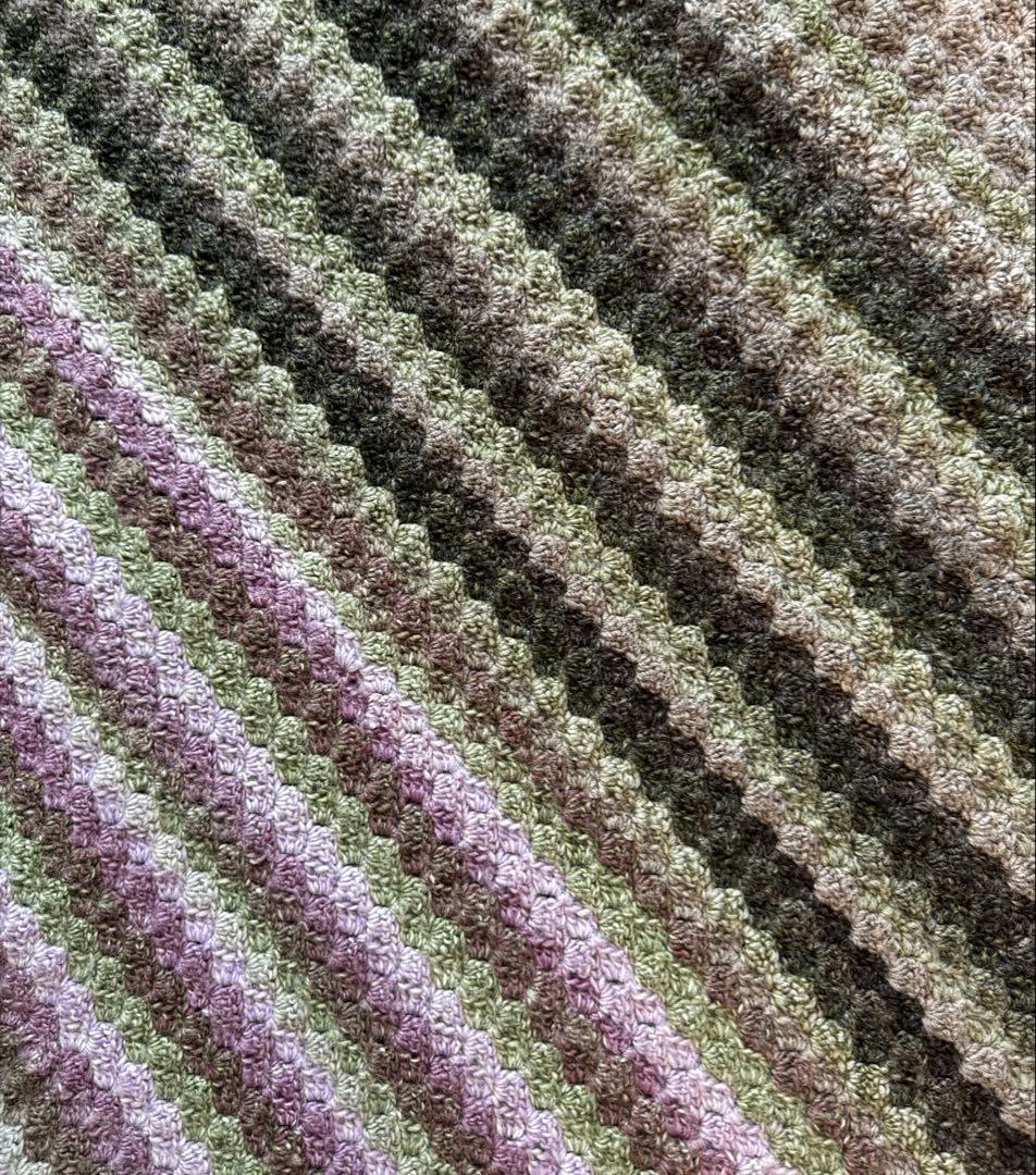 手編みストライプ模様ブランケット