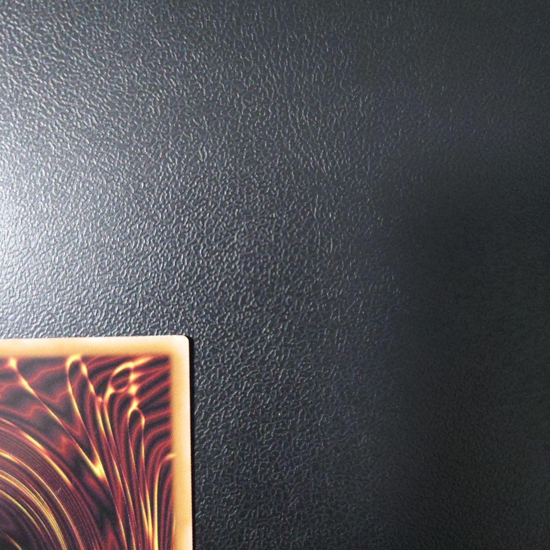 【美品】遊戯王「王のしもべ　ブラック・マジシャン」オーバーフレームプリズマ