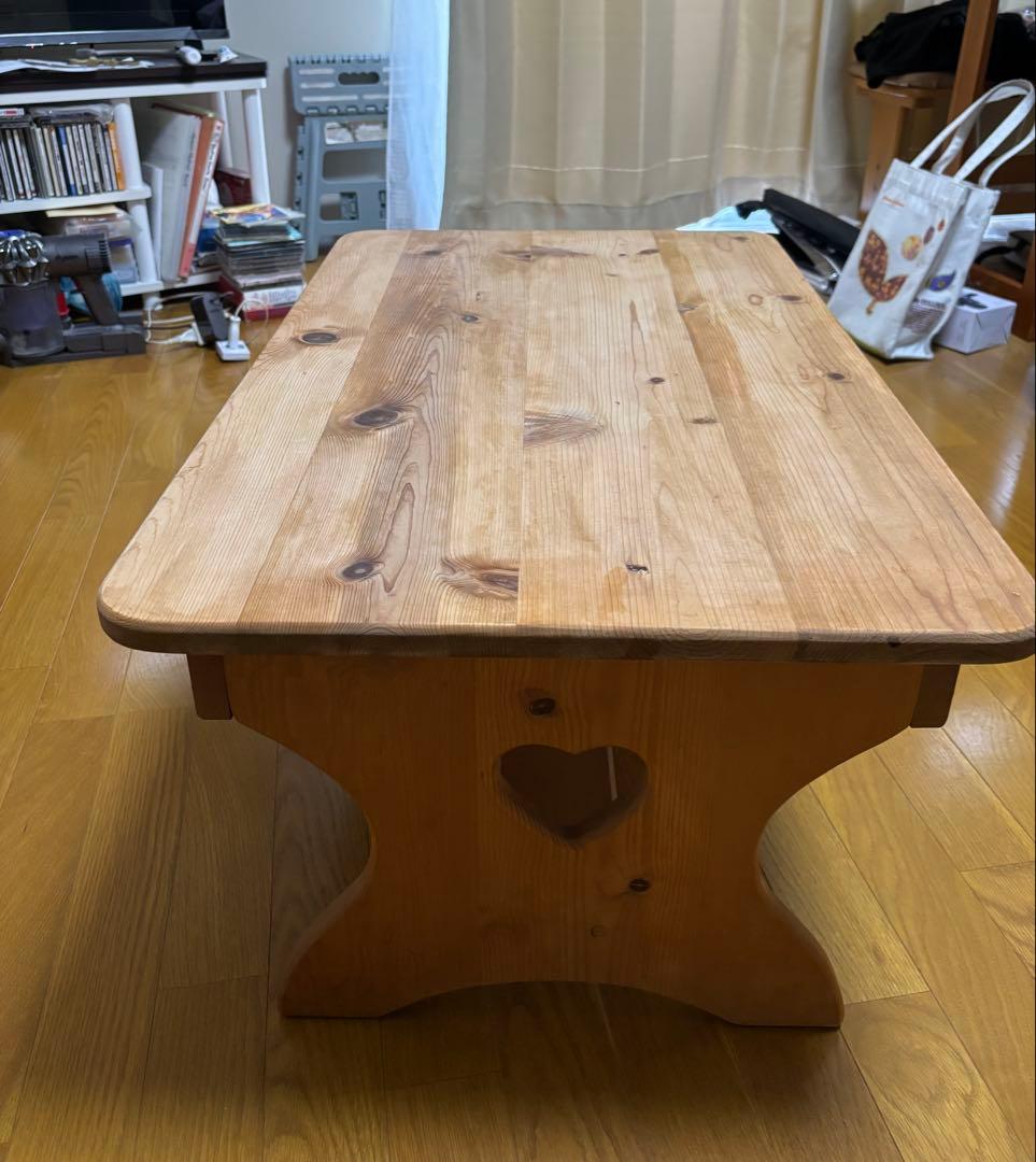 カントリー風木製テーブル