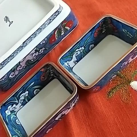 源右衛門⭐️驚きの染錦古代花蝶図 向付