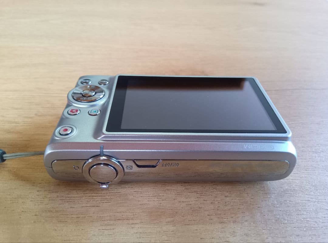 美品　CASIO EXILIM EX-Z200 コンパクトデジタルカメラ