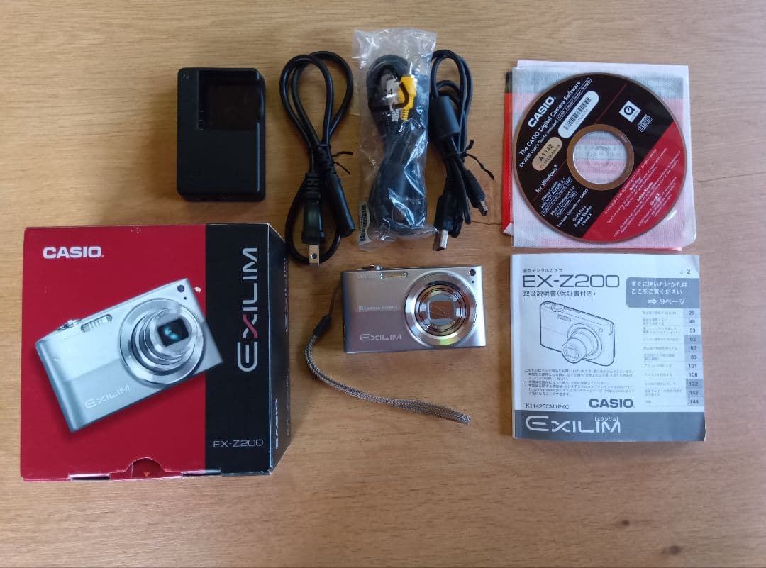 美品　CASIO EXILIM EX-Z200 コンパクトデジタルカメラ