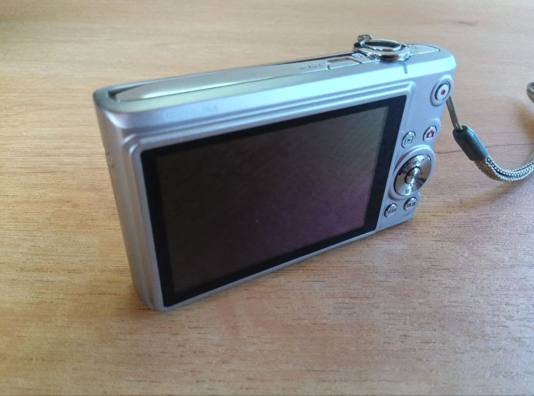 美品　CASIO EXILIM EX-Z200 コンパクトデジタルカメラ