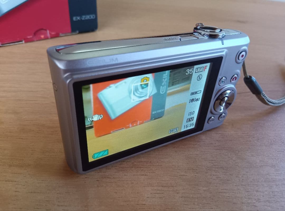 美品　CASIO EXILIM EX-Z200 コンパクトデジタルカメラ