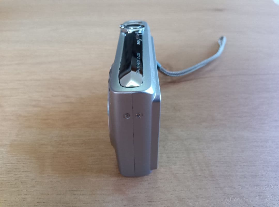 美品　CASIO EXILIM EX-Z200 コンパクトデジタルカメラ