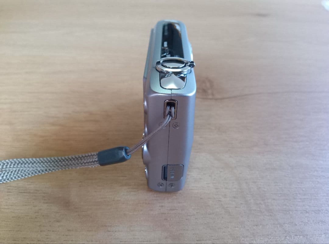 美品　CASIO EXILIM EX-Z200 コンパクトデジタルカメラ