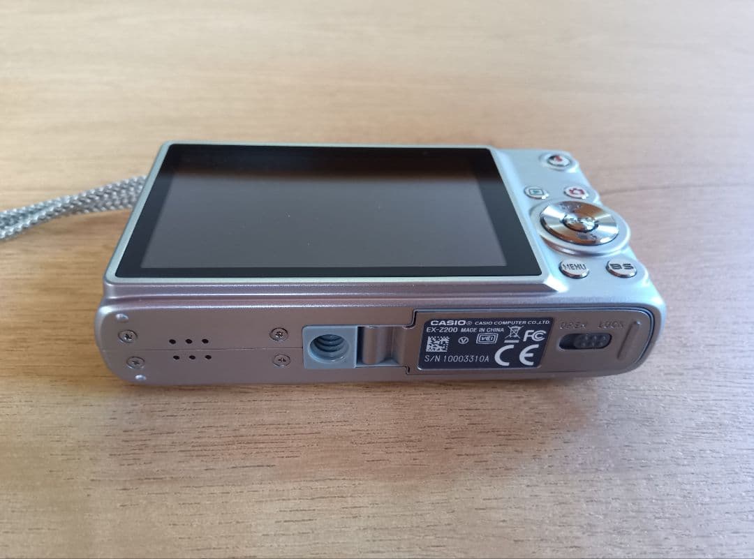 美品　CASIO EXILIM EX-Z200 コンパクトデジタルカメラ