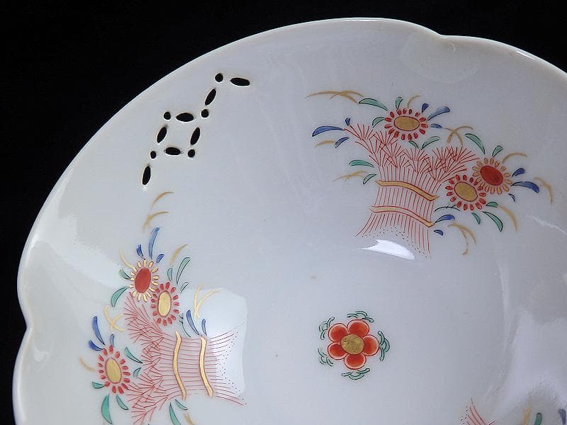 大聖寺伊万里　白磁　透かし　稲束に花の図　向付　２客　E161AS-BZu