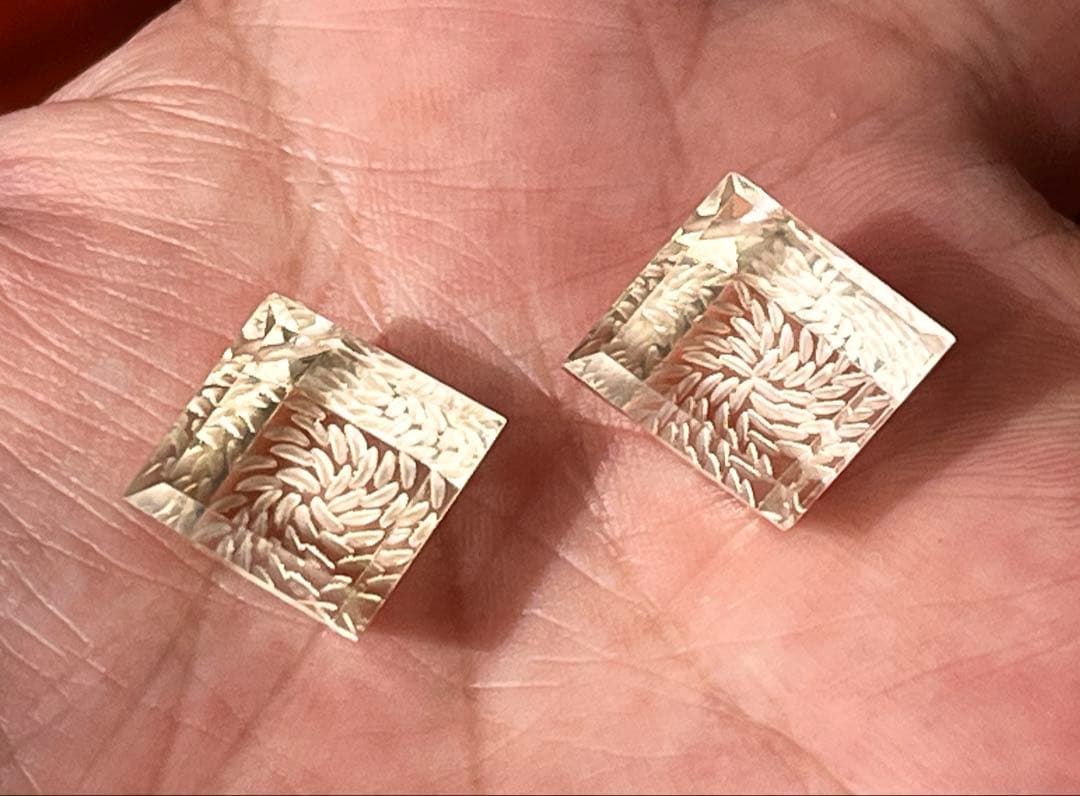 まるでジュエリー♡シャンパンクォーツバックカービングピアス