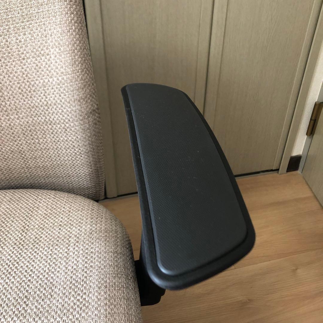 ノームチェア　可動肘付き