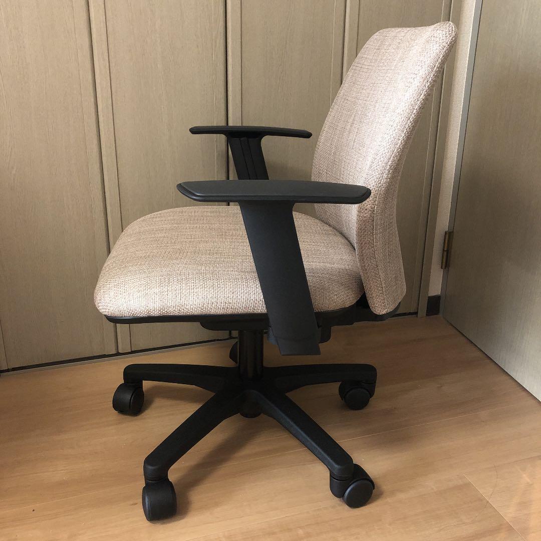 ノームチェア　可動肘付き