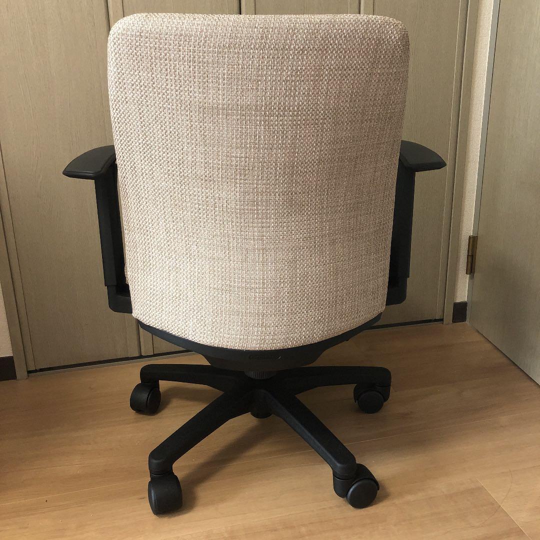 ノームチェア　可動肘付き