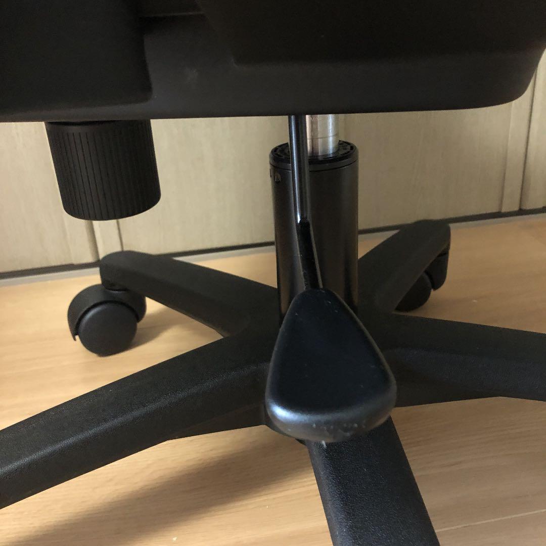 ノームチェア　可動肘付き