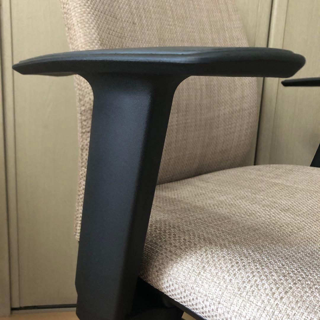 ノームチェア　可動肘付き