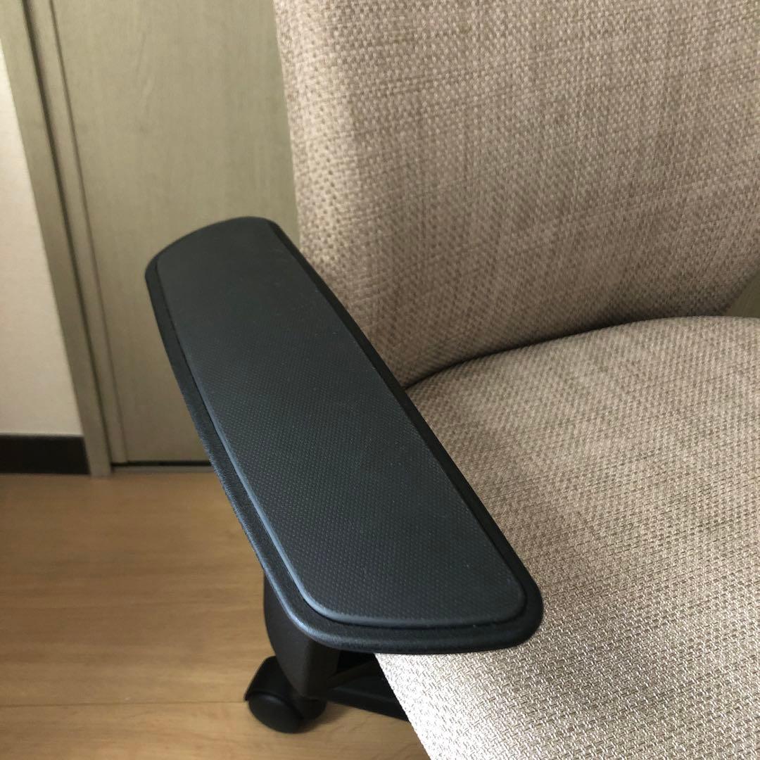 ノームチェア　可動肘付き