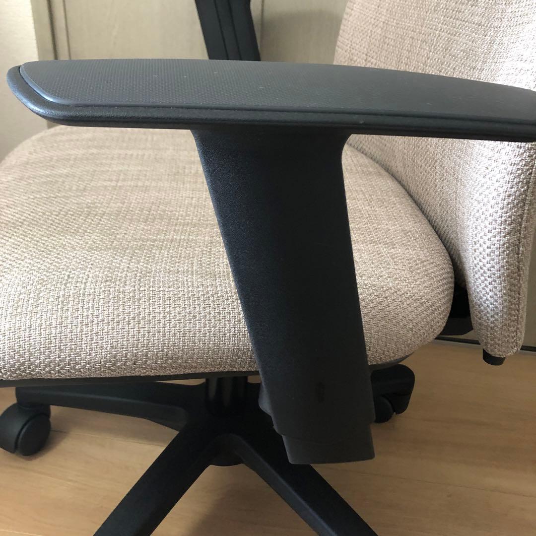 ノームチェア　可動肘付き