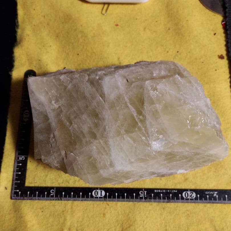 巨石！ レモンクオーツ 原石 半面磨き 166