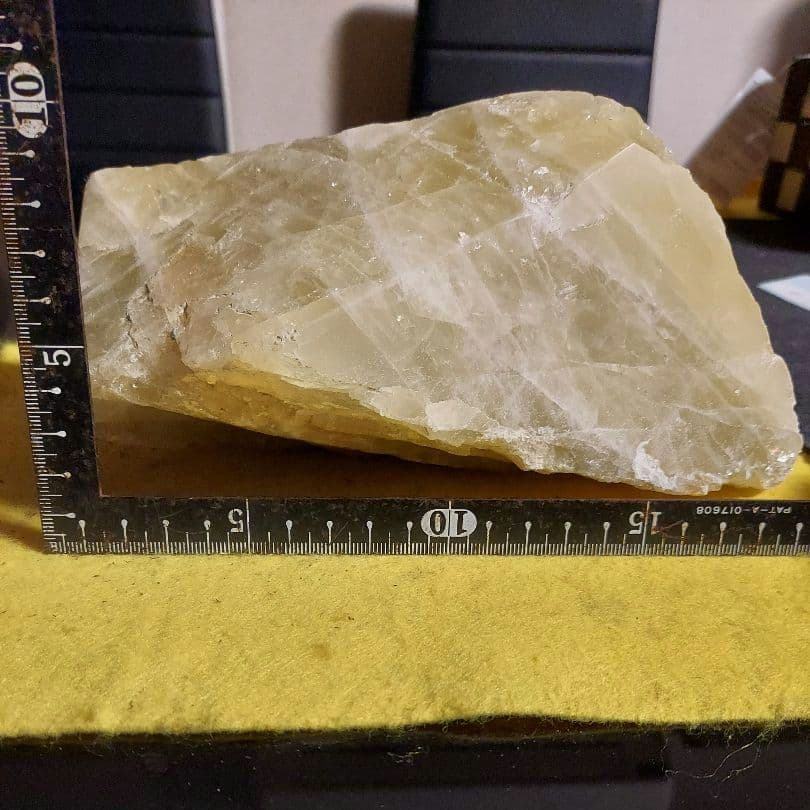 巨石！ レモンクオーツ 原石 半面磨き 166